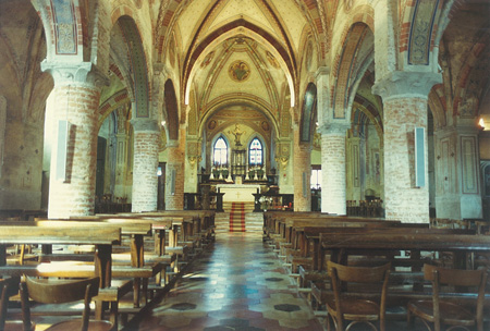 i pilastri ripuliti e la vecchia volta